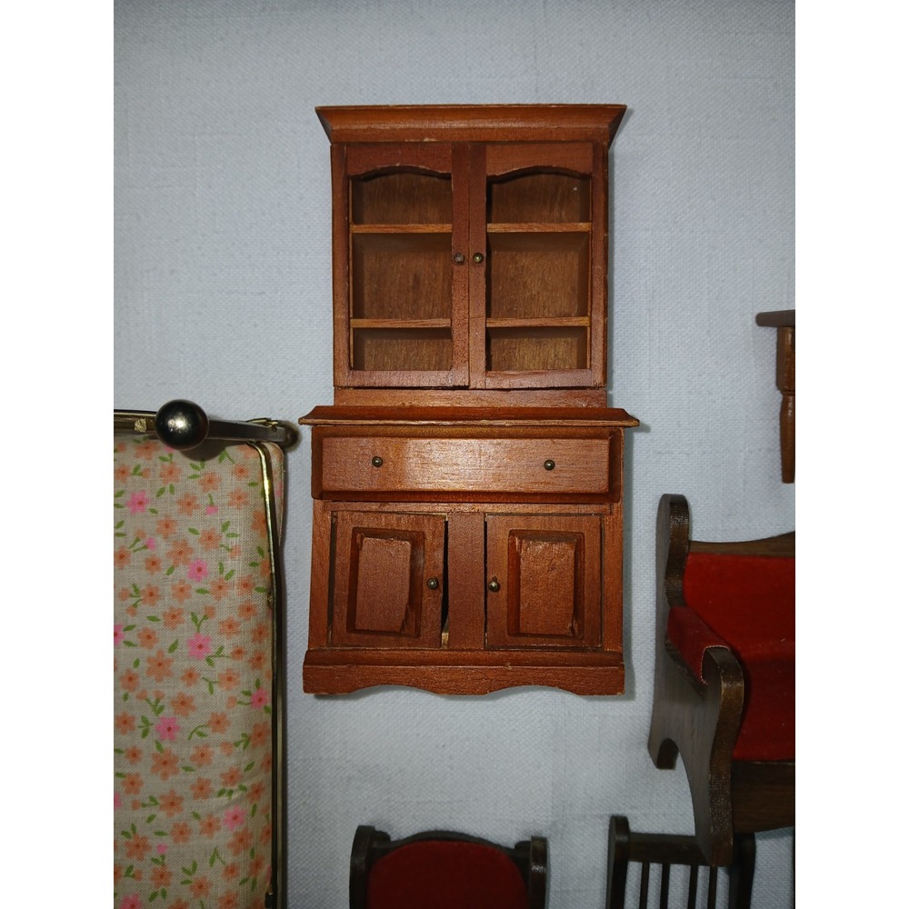 Vtg Miniature Dollhouse Wooden Wingback Living Room Set Sofa & 2 Chairs /Bed Lot - Picture 4 of 16